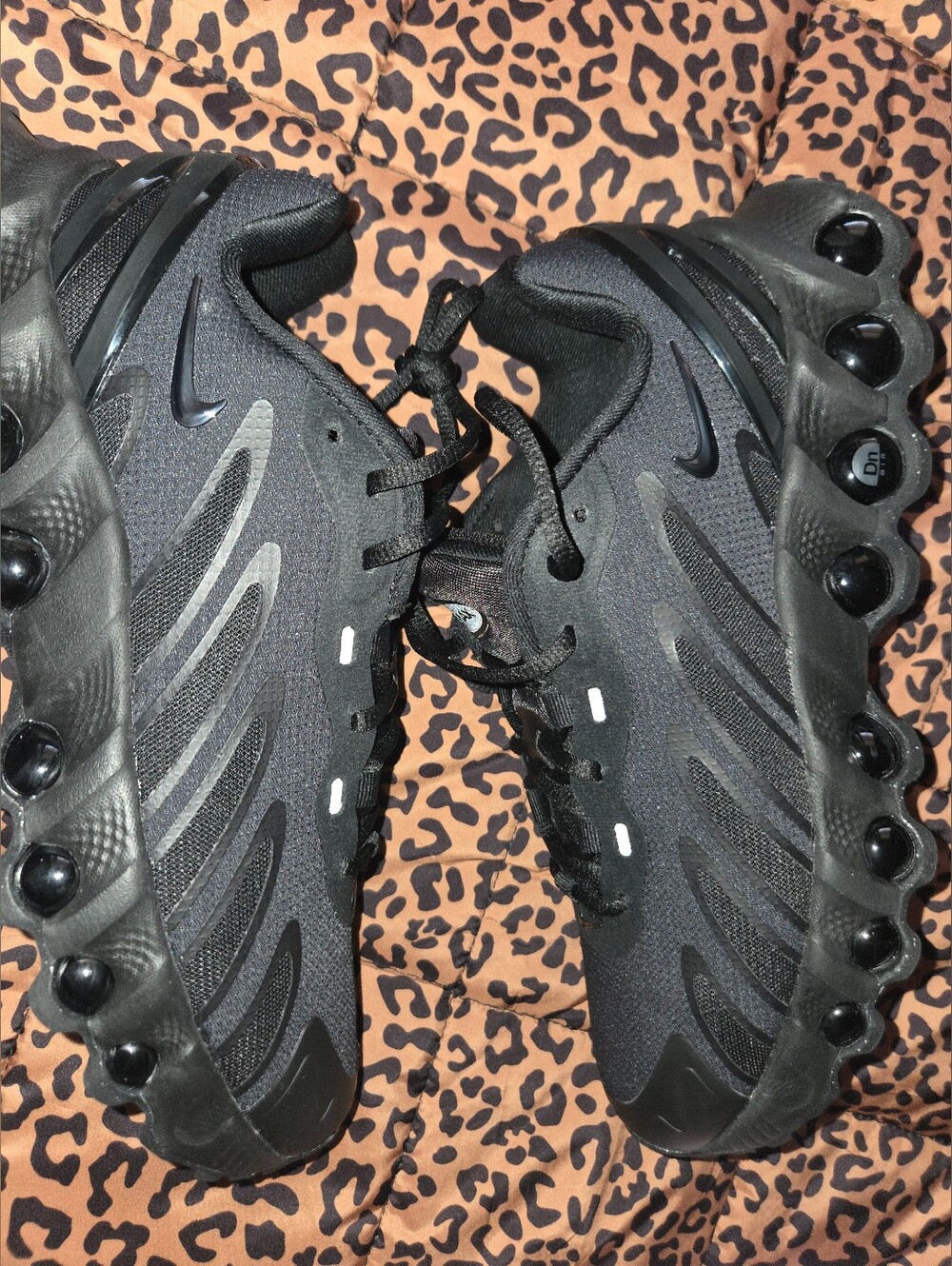 Nike Air Max Men's Black Sneakers with Red Accent